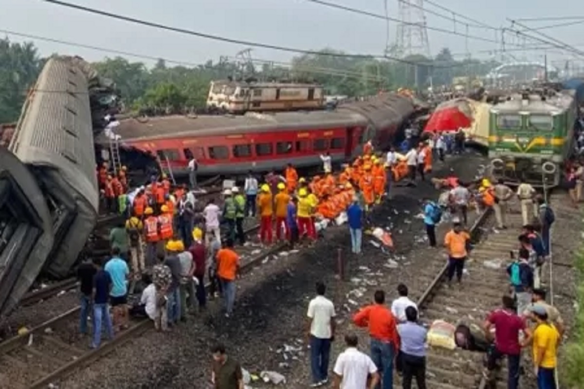 Odisha Train Accident बालासोर ट्रेन दुर्घटनास्थल का वीडियो देखें सिहर जाएंगे Odisha Train