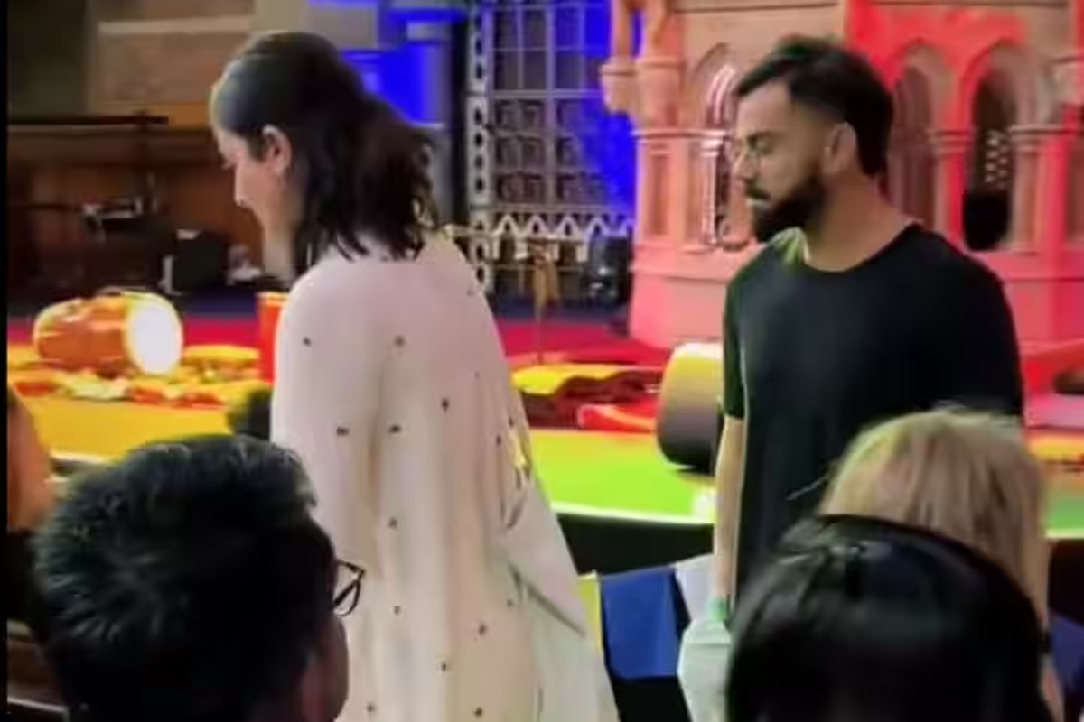 Virat Kohli With Wife Anushka Sharma Enjoy Krishna Das Kirtan Show In ...