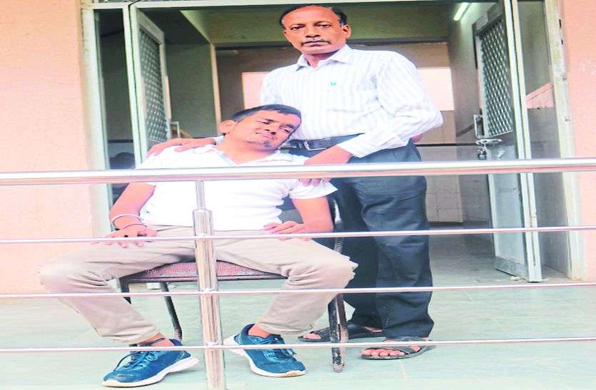 वोल्वो की टक्कर से घिसटती महिला की मौके पर ही मौत