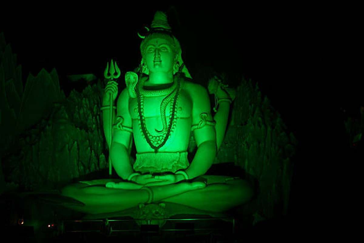 lord_shiva_puja_in_evening.jpg