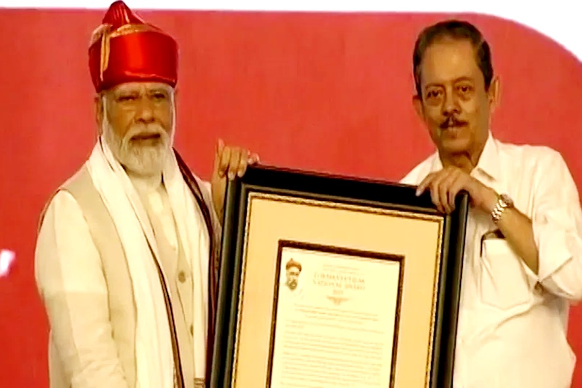 pm-modi-honored-with-lokmanya-tilak-national-award-in-presence-of