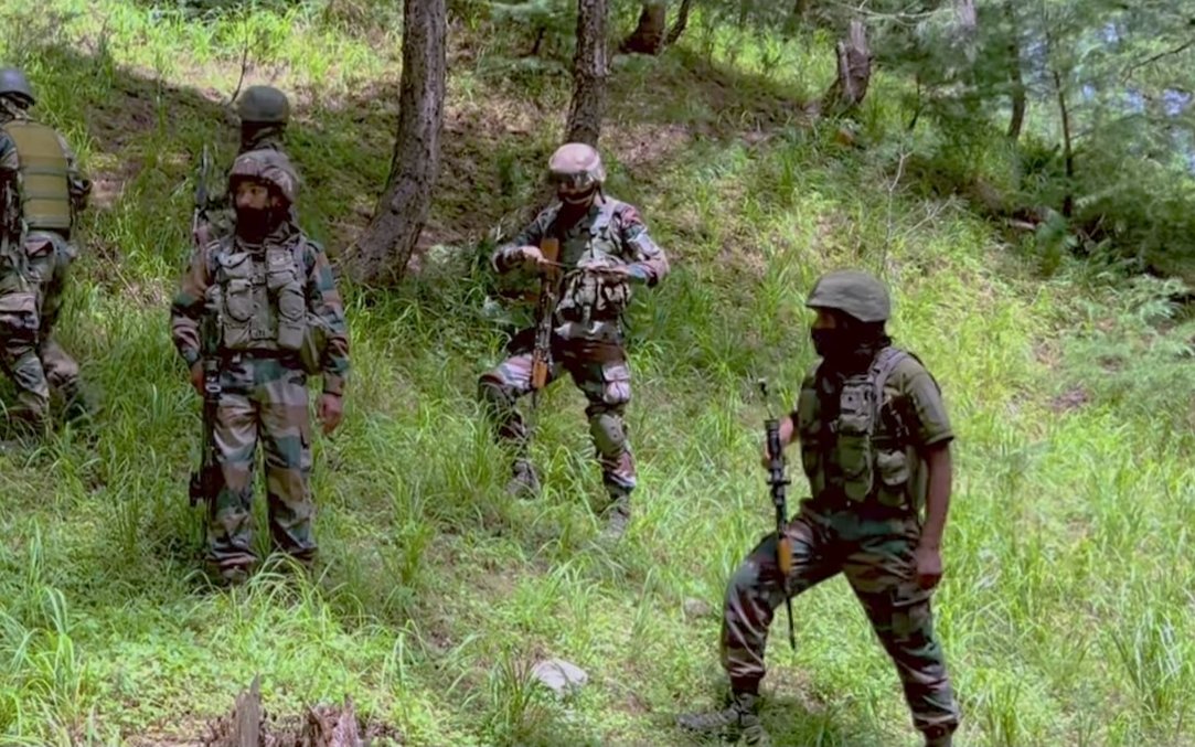 LeT Terrorists Killed One More Army Men in Anantnag Encounter Death Toll  Four Encounter Still Underway | Anantnag Encounter: सेना का एक और जवान शहीद,  तीन दिन में चार शहादत | Patrika News