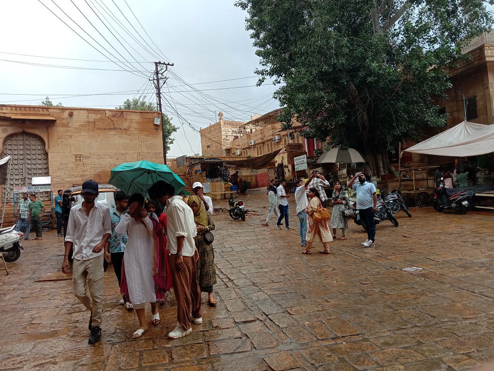 Video: Rain showers:- Roads and streets drenched in Jaisalmer sin |  Video: Shower of drops:- Roads and streets drenched in Jaisalmer since morning

 | Pro IQRA News