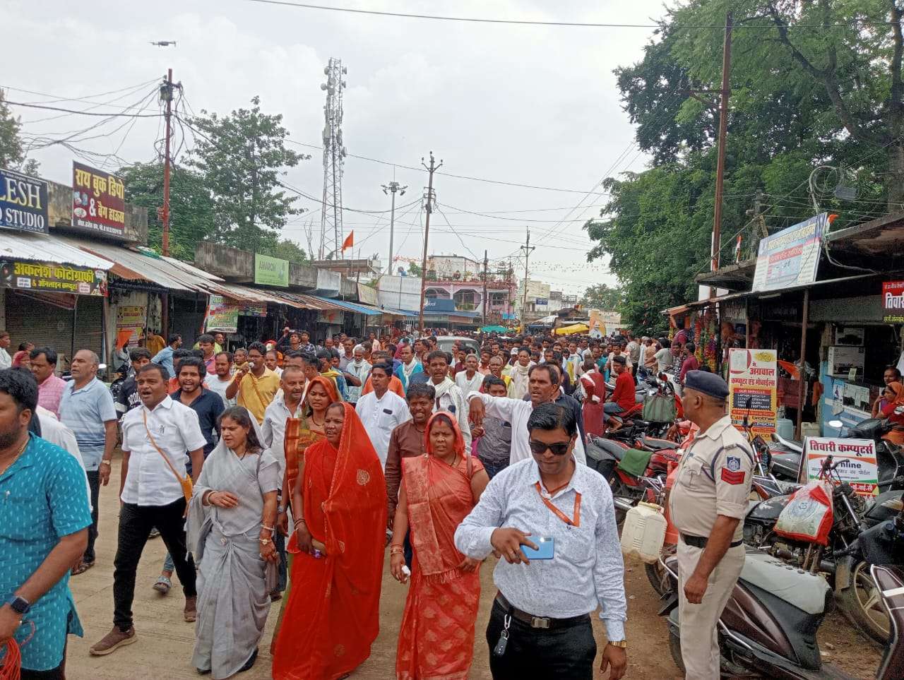 केवलारी परिषद के खिलाफ पार्षदों का हल्ला, जनता के साथ उतरे सड़क पर
