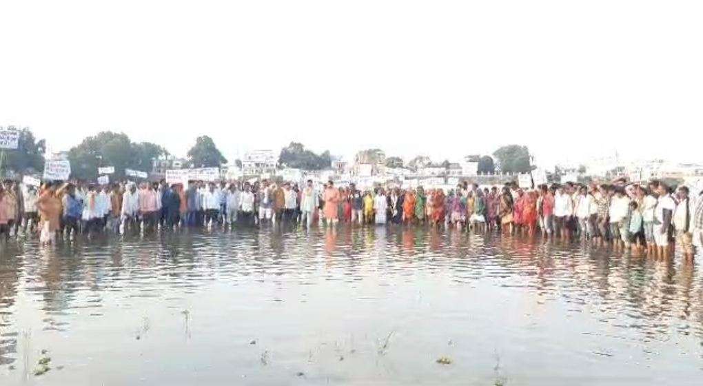 किया जल सत्याग्रह