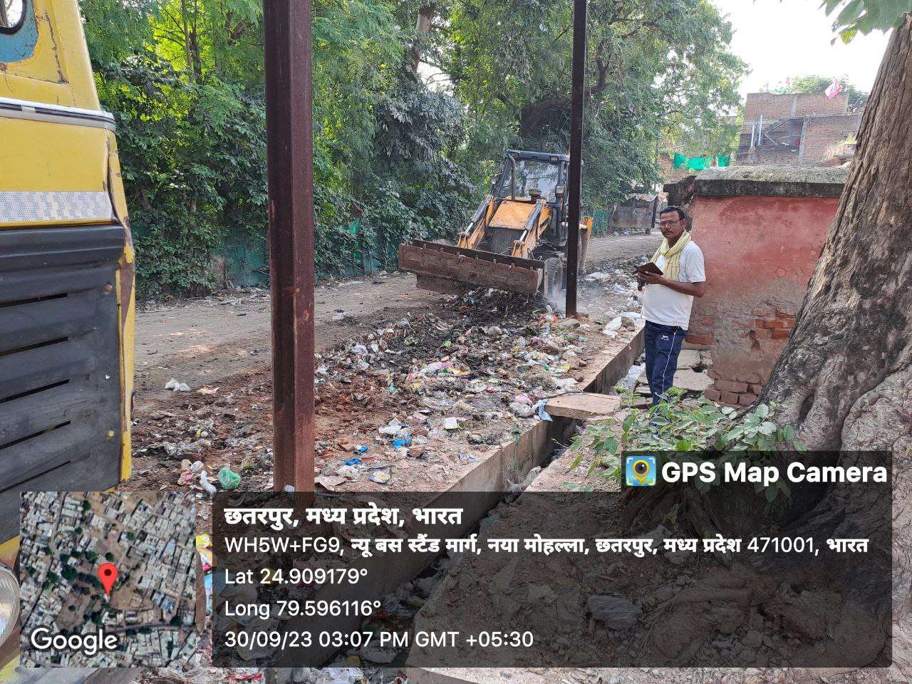 मेला ग्राउंड में पड़ा गंदगी का ढेर