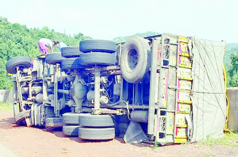 Heavy vehicles becoming victims of accidents every day in Loro Valley
