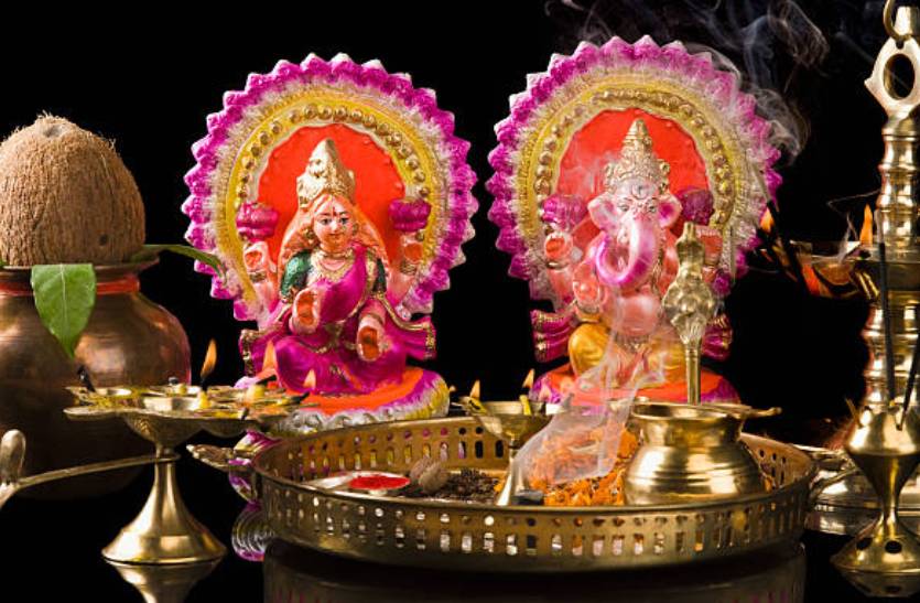 Kab Hai Diwali: इस लग्न में गृहस्थों की पूजा से लक्ष्मीजी घर में करेंगी निवास, जानिए पूरा दीपोत्सव कैलेंडर