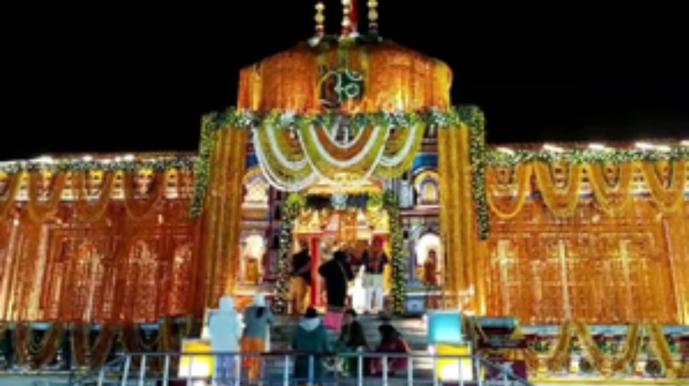 badrinath_dham_temple_closed.png