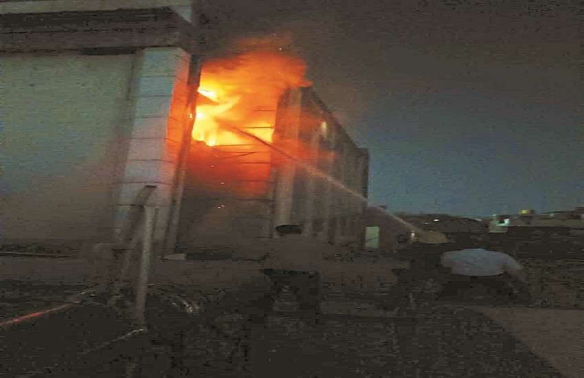 Raipur News: होटल बेबीलॉन के थर्ड फ्लोर में लगी भीषण आग, 1 घंटे बाद पाया काबू, मची अफरा-तफरी