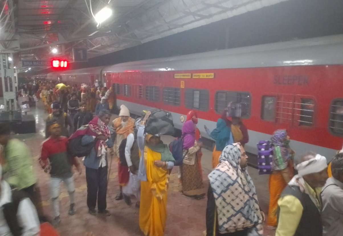 Due to there being only one train, there is no space to set foot.