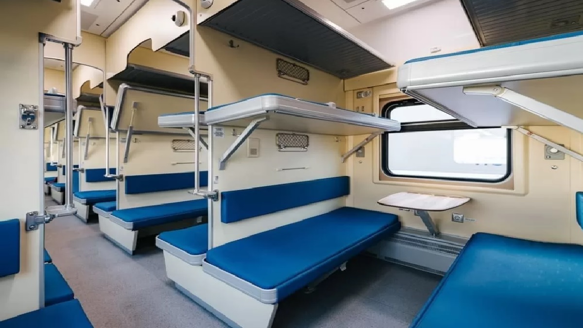 Vande Bharat Sleeper Train Will Run By March 2024 On Rajdhani Route ...