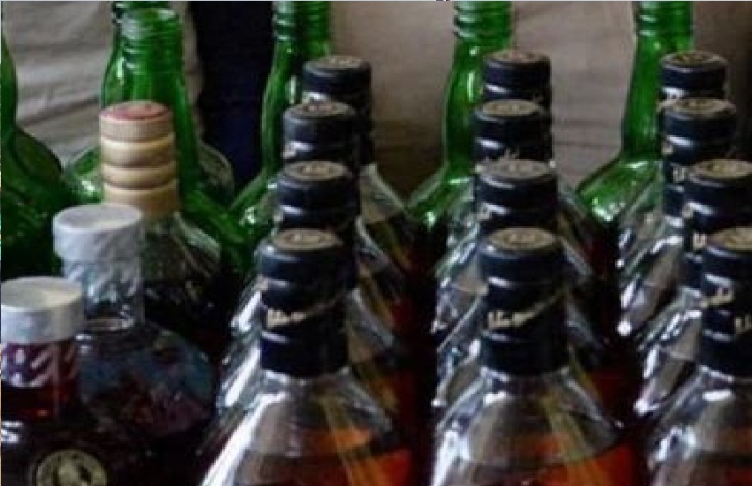 देशी शराब में निकला घोंघा, कचरा और कीड़ा... आबकारी विभाग ने लगाया 2 करोड़ 75 लाख 66 हजार 480 रूपए का जुर्माना