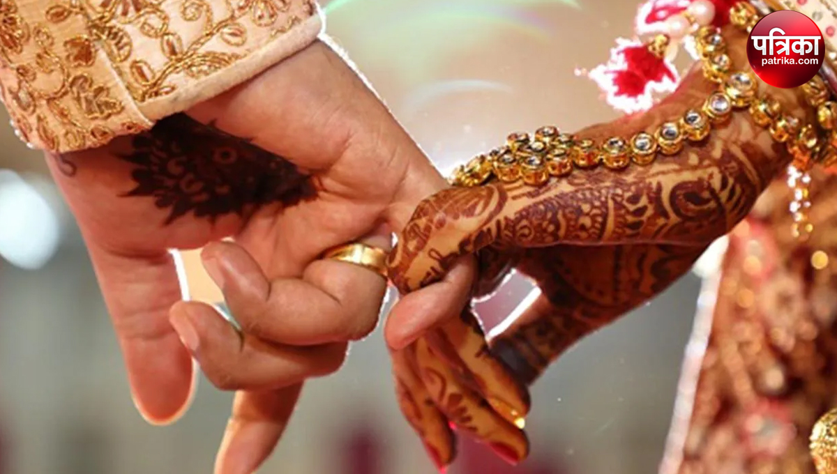 bride left the pavilion in Bijnor and reached her lover house