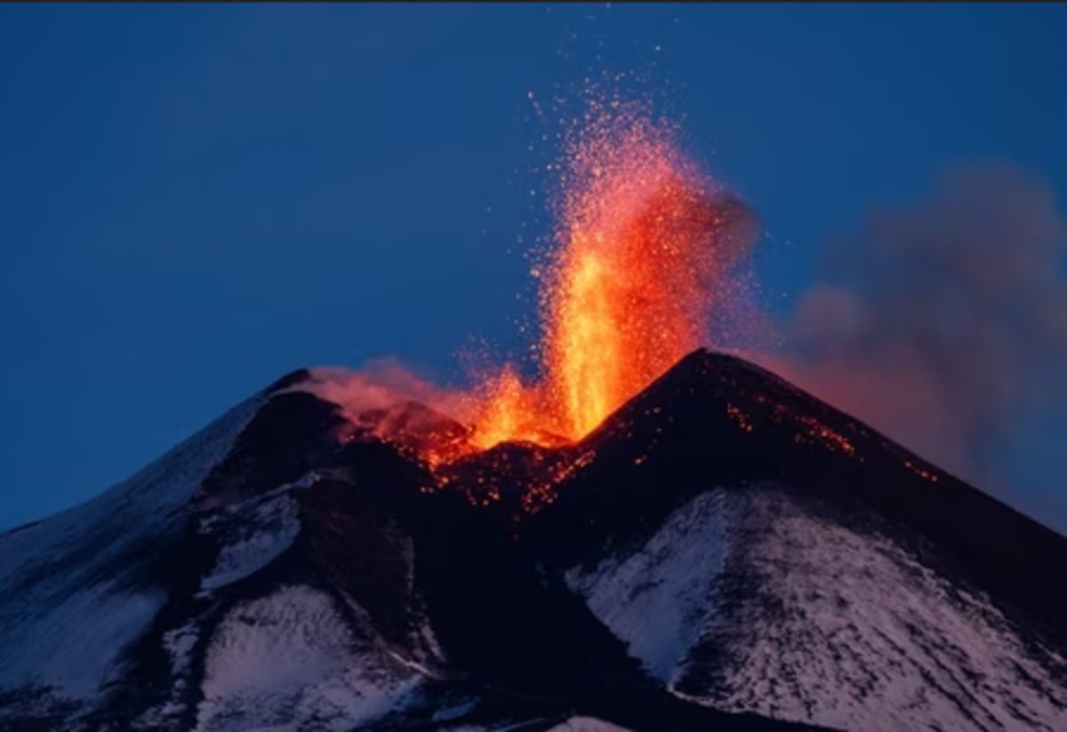 mount_marapi_eruption_.jpg