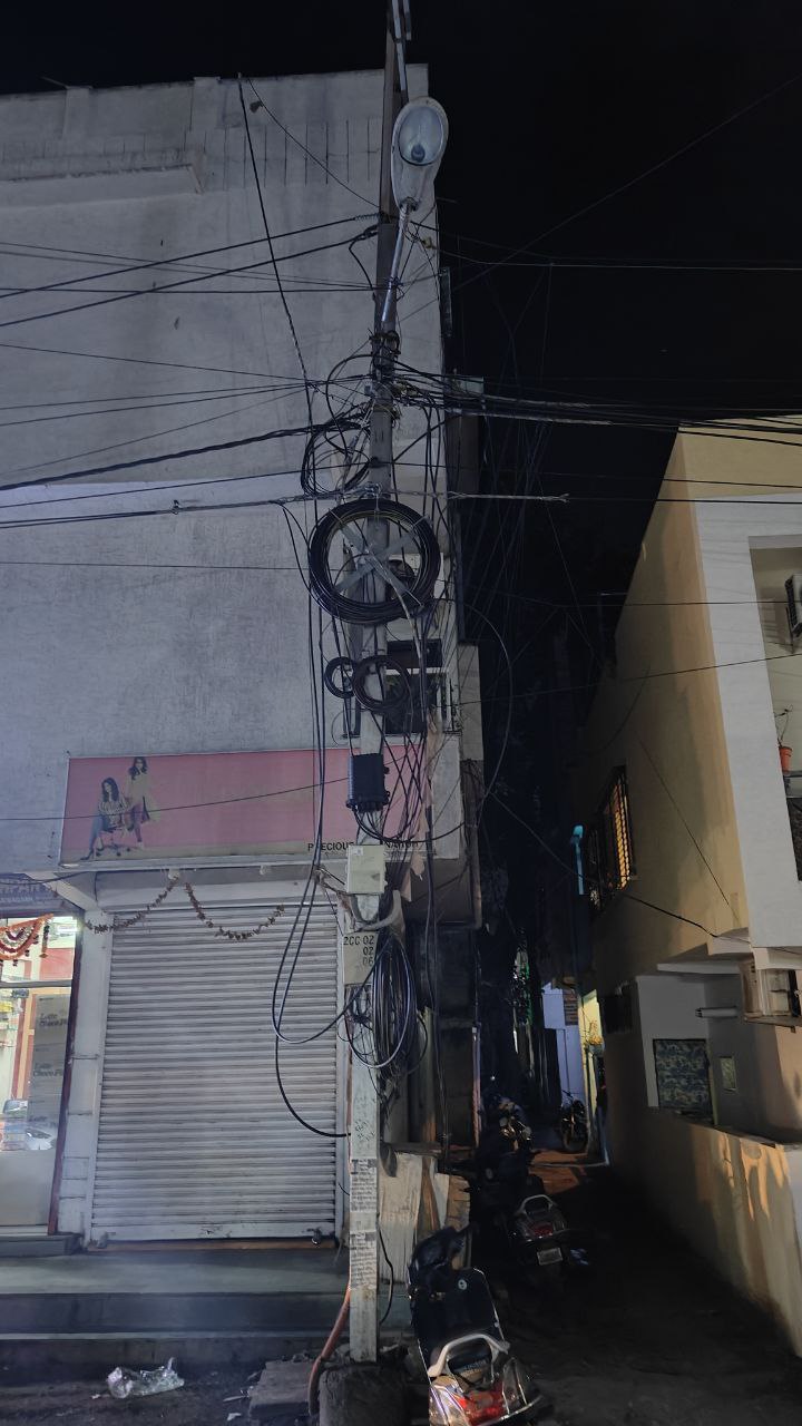 संतनगर में एप्रोज रोड, आवासीय कॉलोनियों में छाया अंधेरा