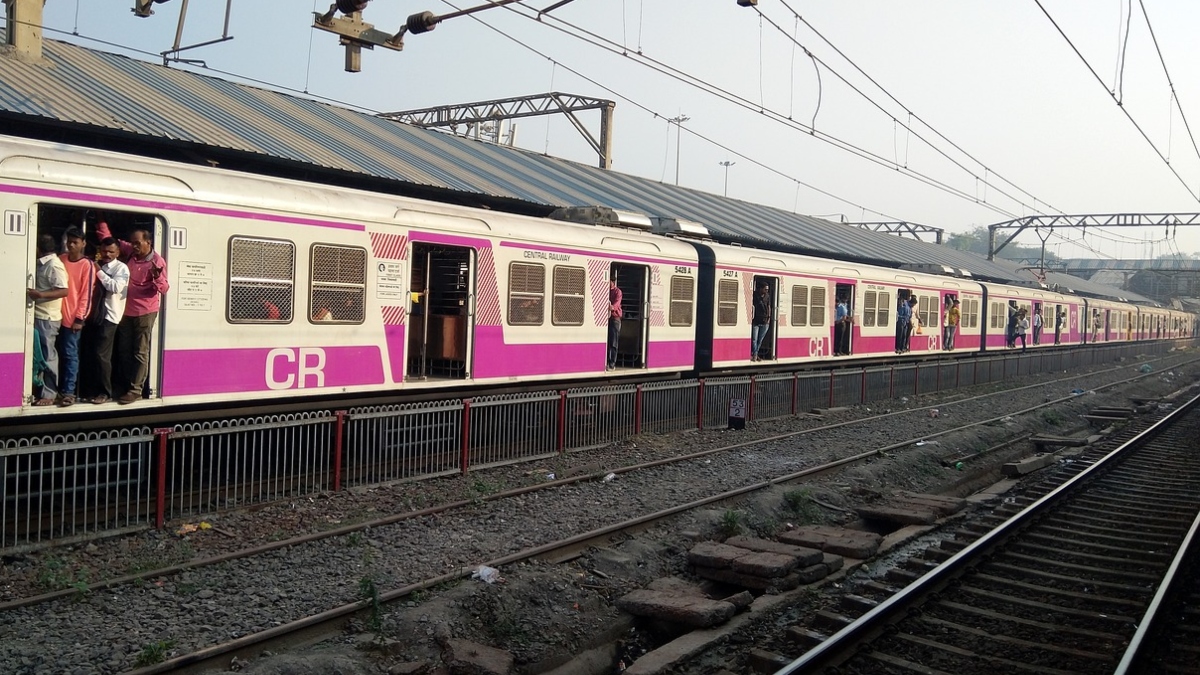 mumbai_local_train.jpg