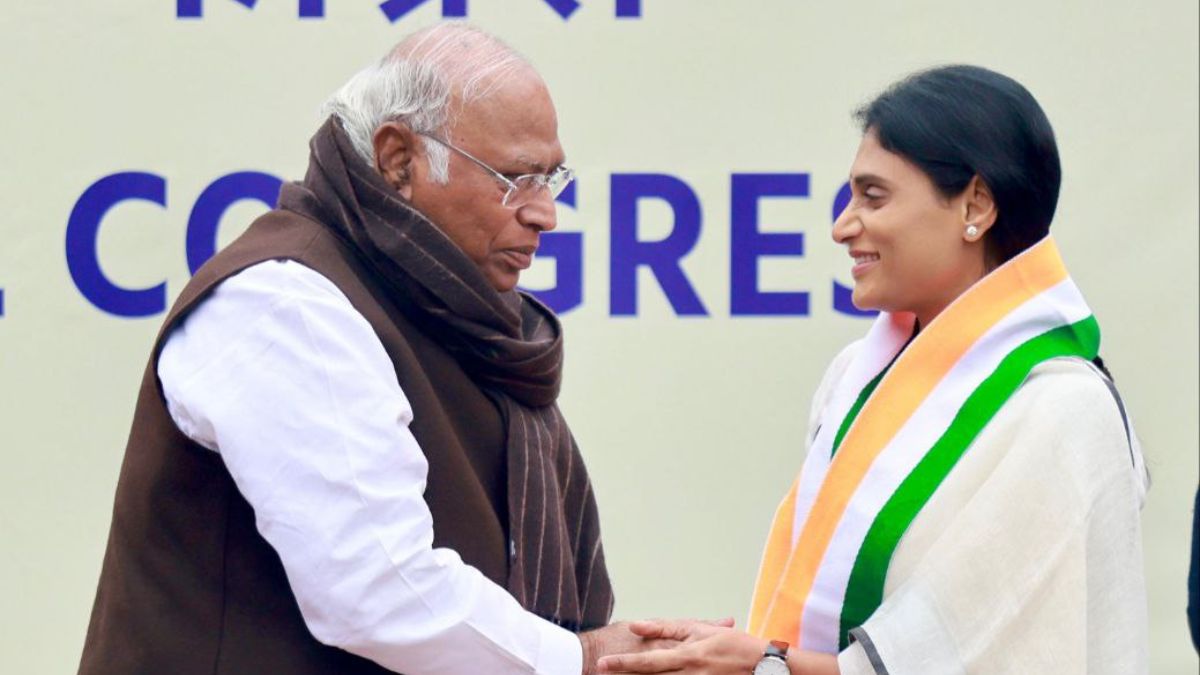  Andhra Pradesh CM Jagan Reddy sister YS Sharmila joins Congress merges her party