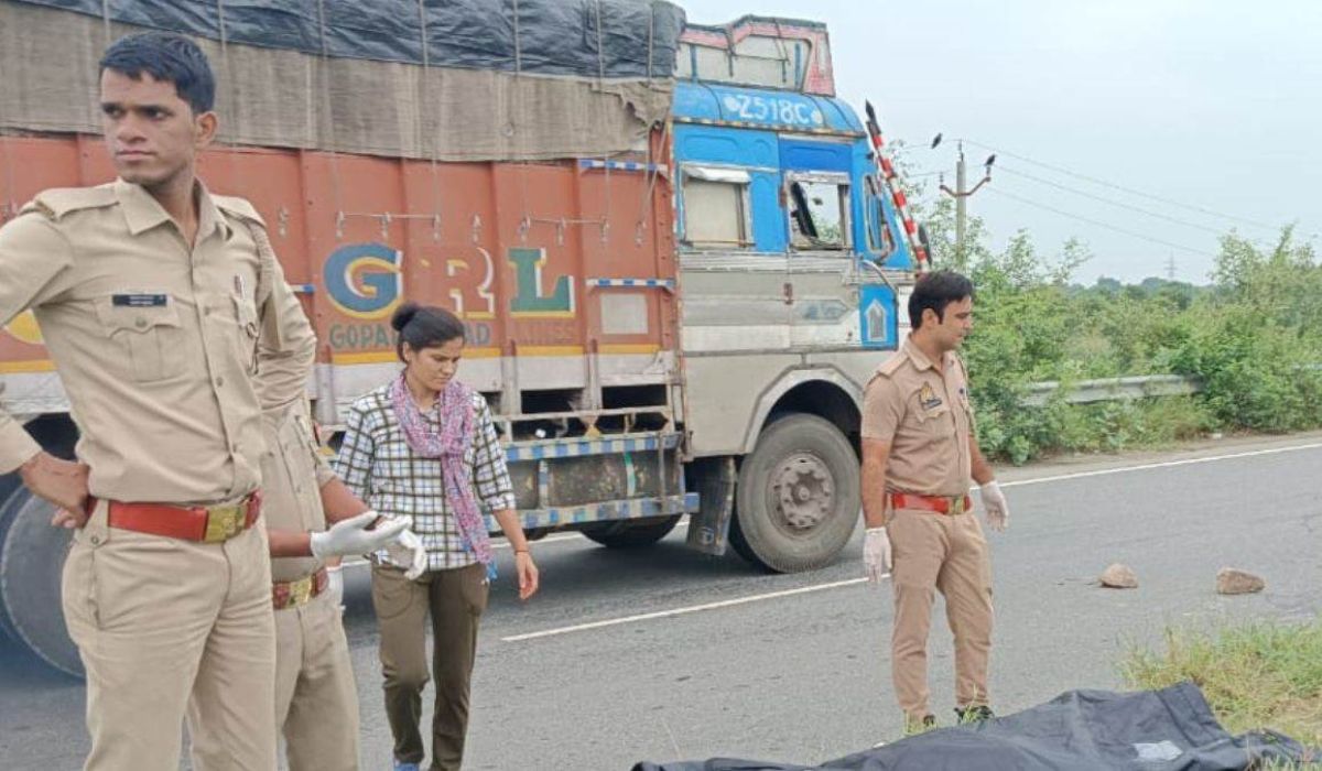 agra_lucknow_expressway_accident1.jpg