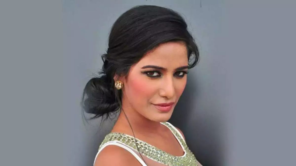 actress_poonam_pandey_death_news_fake_or_not_is_instagram_account_was_hacked_earlier_also.jpg