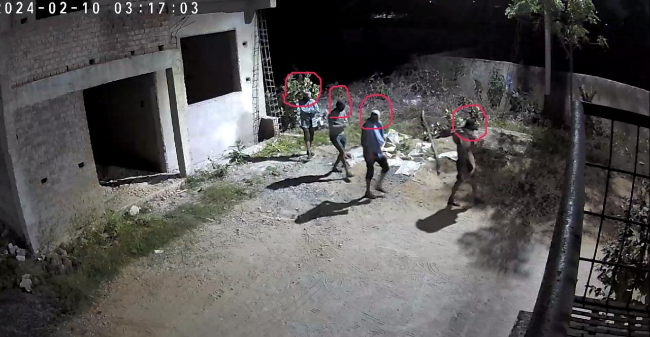VIDEO: गौर से देखिए इन चार चोरों के चेहरे, कहीं ये आपके आसपास तो नहीं....दबे पांव आते हैं, पत्थर चलाते हैं और मचाते हैं सूने घर में आतंक