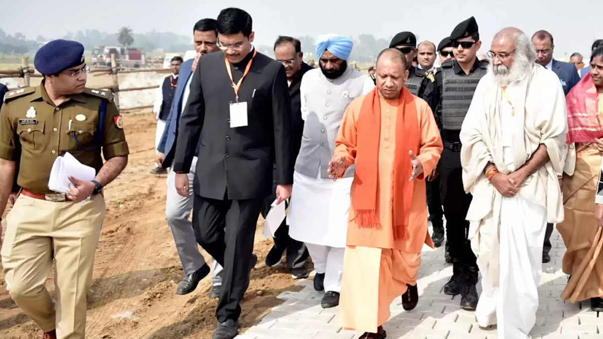 cm-yogi-reached-sambhal-and-tested-preparations-with-officers.jpg