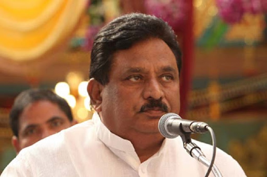 आंध्र प्रदेश के विधायक निम्माकायला चिनराजप्पा कार दुर्घटना में बाल-बाल बचे