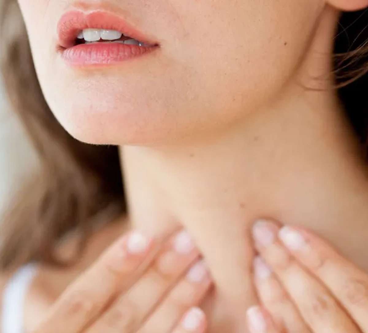 common-symptoms-of-thyroid.jpg