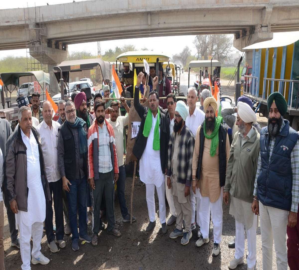 Farmer Protest : पंजाब-राजस्थान बॉर्डर सील, किसानों ने निकाला ट्रैक्टर मार्च