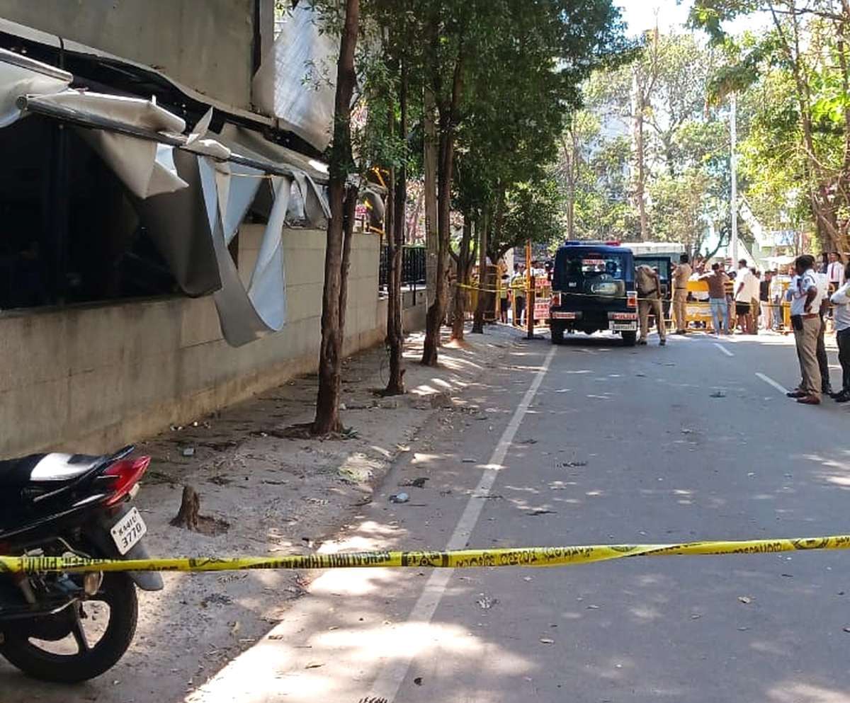 PHOTO बेंगलूरु के एक कैफे में बम विसफोट के बाद घटनास्‍थल की तस्‍वीरें