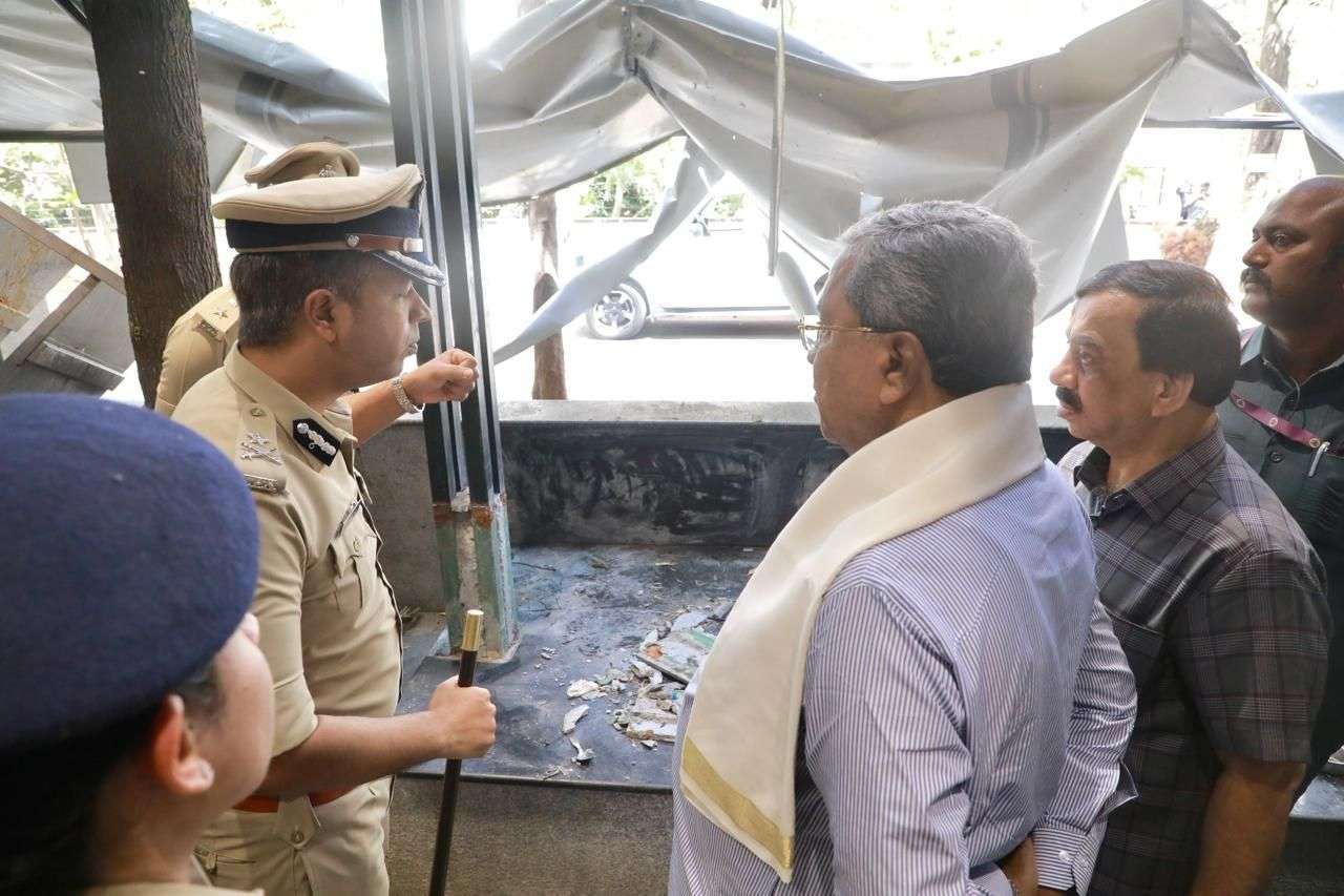 Photos: मुख्यमंत्री ने किया विस्फोट स्थल का दौरा