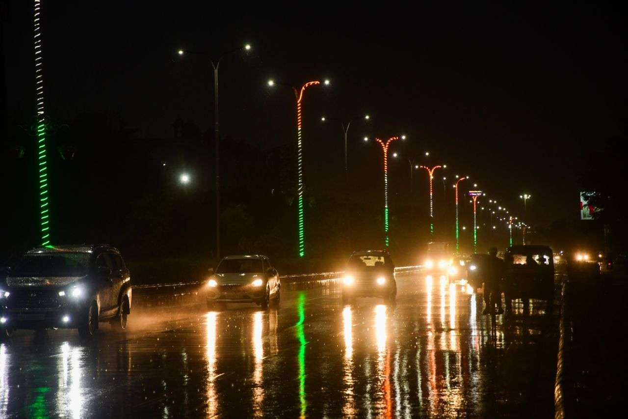 जयपुर में बदला मौसम। बिजली अंधी और बारिश। देखें तस्वीरें।