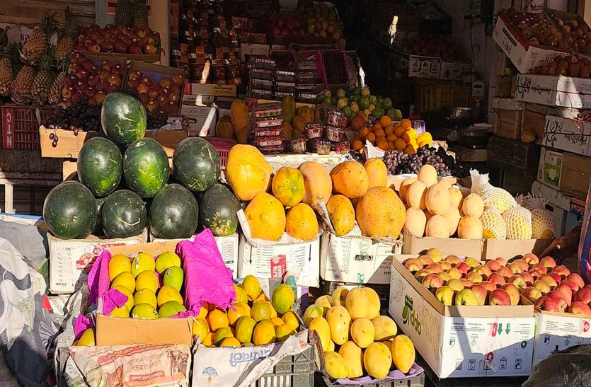मंडी में बहार: भीलवाड़ा में रोजाना बिकते हैं एक करोड़ के फल