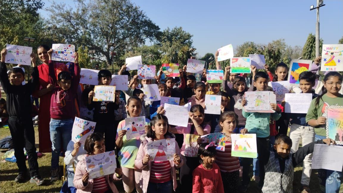 चित्रकला प्रतियोगिता में बच्चों ने चित्रों में भरे होली के रंग,  देखे वीडियो