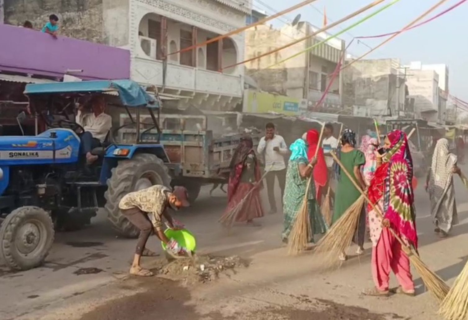 Video : सफाई कर्मचारियों की टूटी हड़ताल, सफाई हुई शुरू