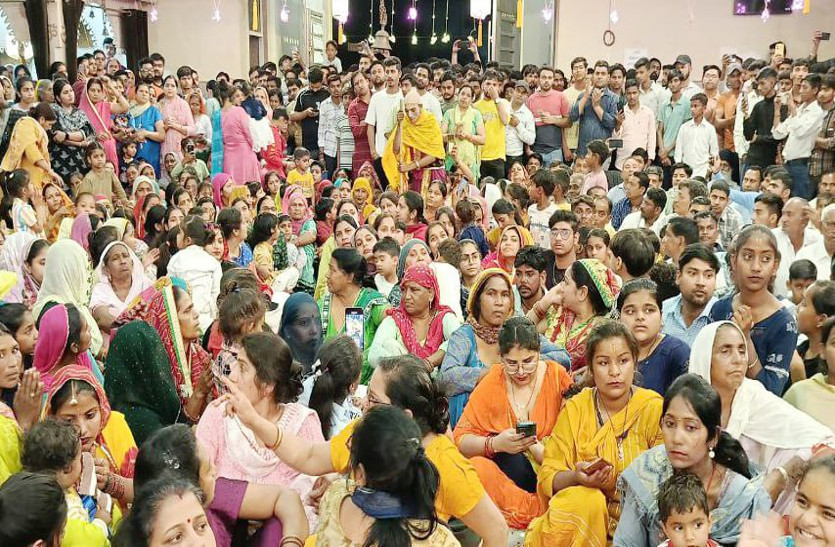 खाटूश्याम मंदिर में आयोजित फाग महोत्सव में उमड़े श्रद्धालु