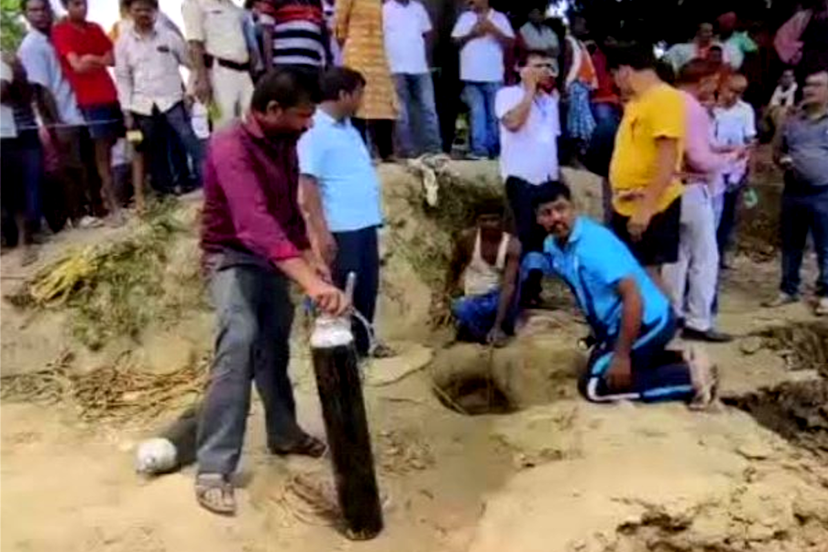 child fell in borewell rescue continues