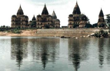 Orchha is known for magnificent palaces and forts भव्य महलों और किलों के लिए जाना जाता है ओरछा