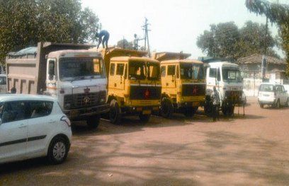 dhamtari haiwa seized भाजपा पार्षद समेत 10 लोगों की ओवरलोड ट्रेलर हाइवा की गई जब्त