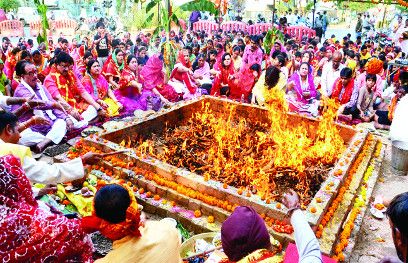 शक्ति की भक्ति में मंत्रों के साथ स्वाहा से पूर्णाहूति