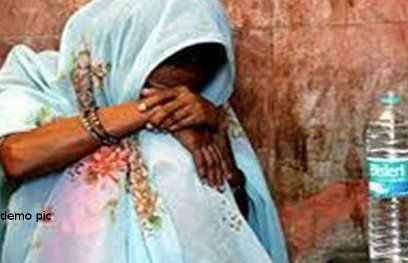 Witch torture डायन प्रथाः आंगनबाड़ी सेविका को पिलाया मूत्र, किया अर्ध्दनग्न