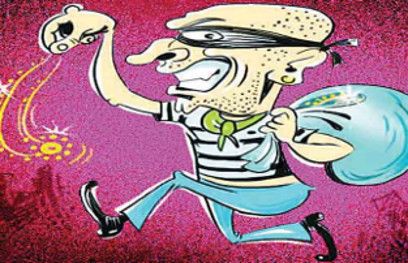 theft in home चोरों ने घर व सराफा की दुकान से की लाखों की चोरी