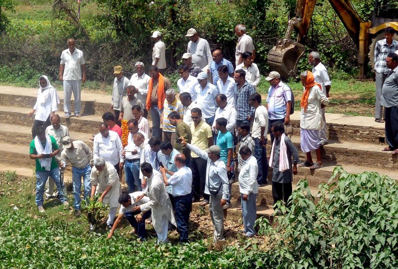 panna news जल बाबा डॉ. राजेन्द्र सिंह ने किलकिला नदी में किया श्रमदान