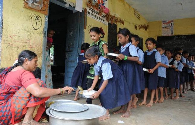 Mid-day meal गर्मी की छुट्टियों में बंद रहेंगे स्कूल, पर बच्चों को मिलेगा मिड-डे मील