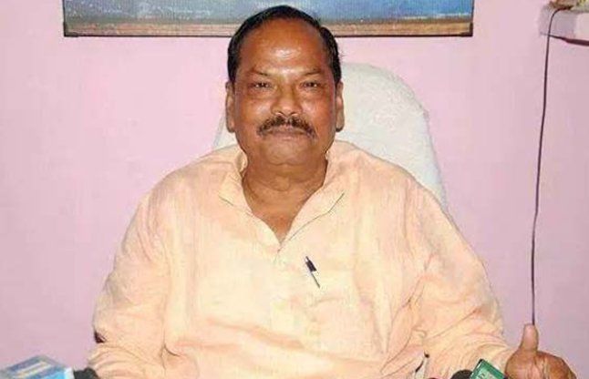 Raghubar Das गुमला में बोले रघुवर दास - गरीबी दूर करने का एक उपाय है 'शिक्षा'