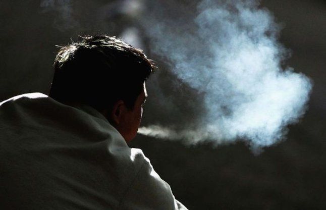 smokers मतदान से भागते हैं धूम्रपान करने वाले