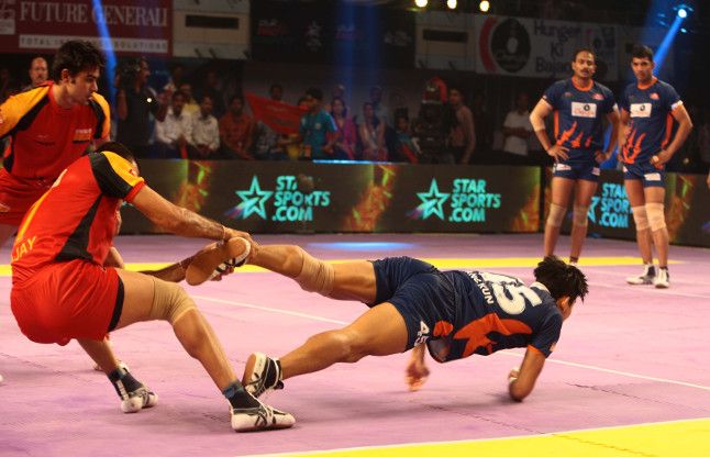 pro kabaddi league स्पोटर्स प्रो कबड्डी लीग में पटना पायरेट्स ने बेंगलुरु बुल्स को 38-22 से हराया
