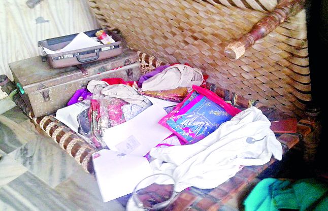 sirohi भारजा में दिन दहाडे घर से नकदी व गहने समेत लाखों की चोरी