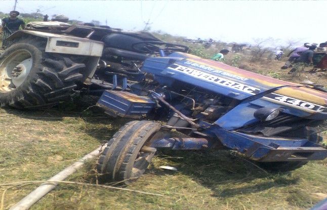 driver escaped ट्रैक्टर में दबने से बच्चे की दर्दनाक मौत, चालक फरार