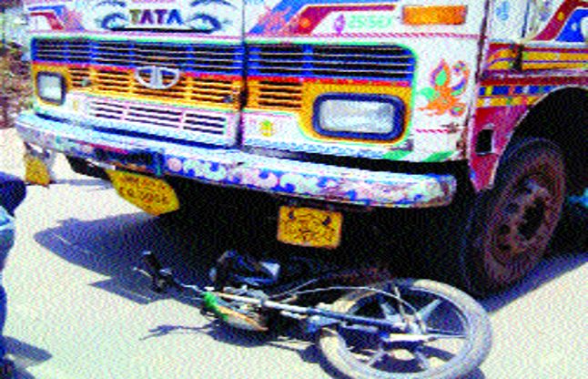 betul ट्रक के नीचे दबकर युवक की मौत